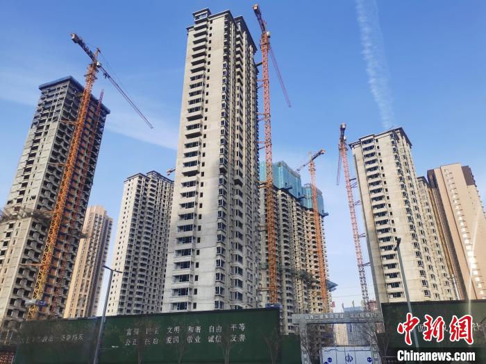 山西优化社会投资简易低风险项目审批，2021年底前，对房屋建筑和市政工程项目试行“拿地即开工”改革。高瑞峰摄